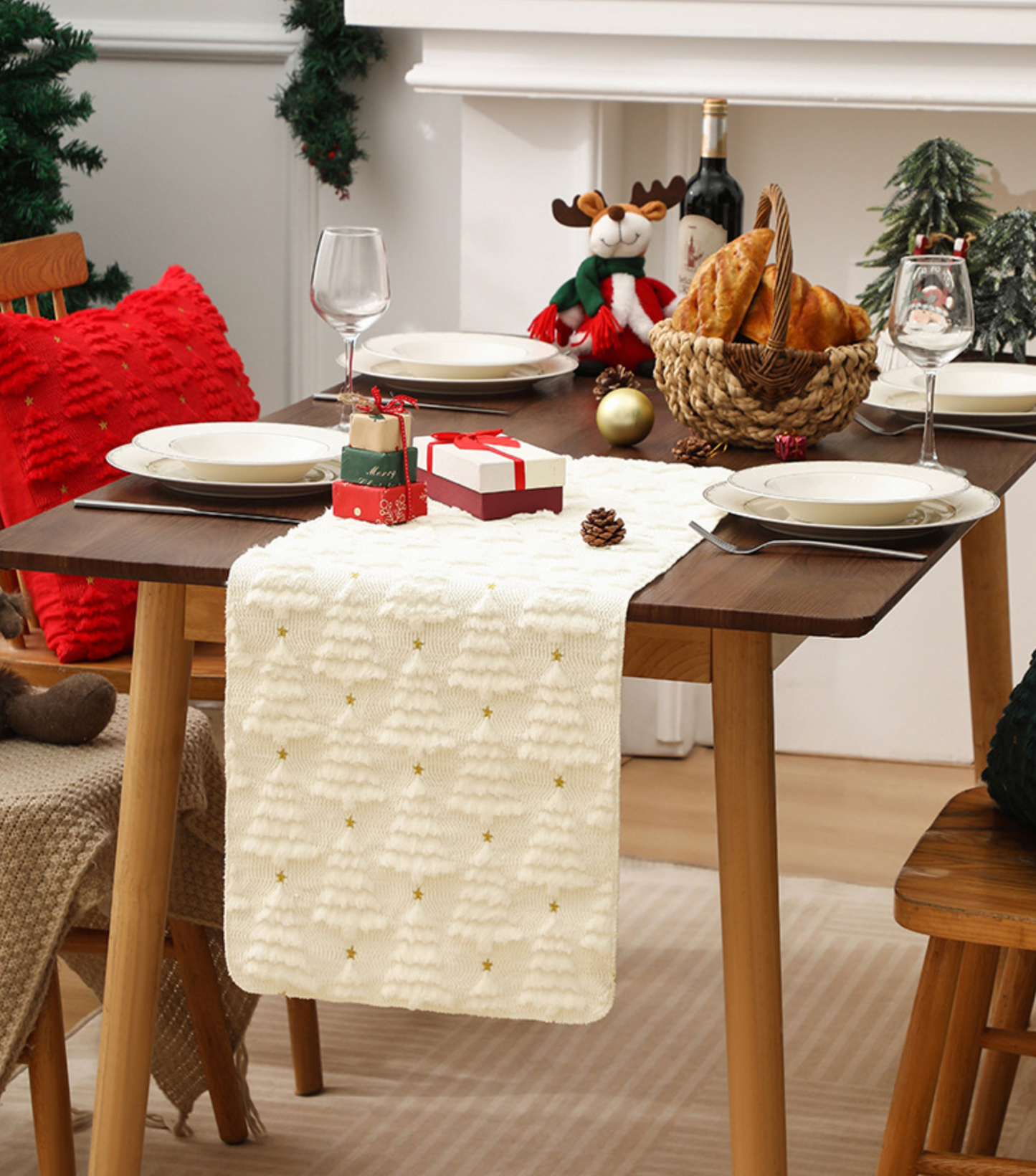 Cozy Knitted Christmas Table Runner, Cream White Christmas Tree & Gold Star Design, Festive Holiday Table Decor for Xmas Dinner, Party, Home Kitchen Dining Table Decoration