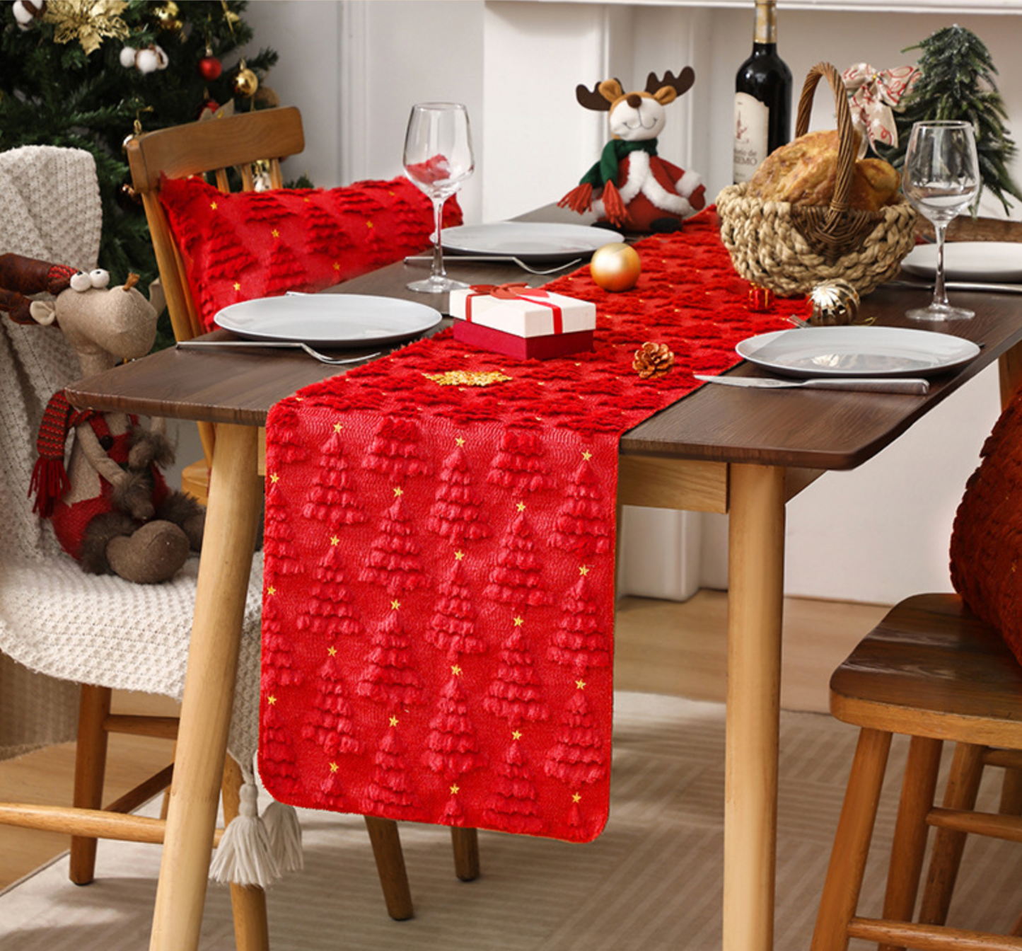 Cozy Knitted Christmas Table Runner, Cream White Christmas Tree & Gold Star Design, Festive Holiday Table Decor for Xmas Dinner, Party, Home Kitchen Dining Table Decoration